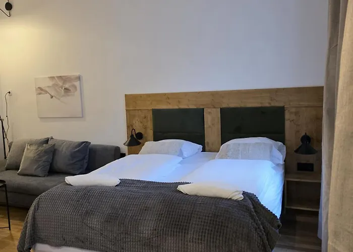 Modern 1br Near Wiener Stadthalle شقة