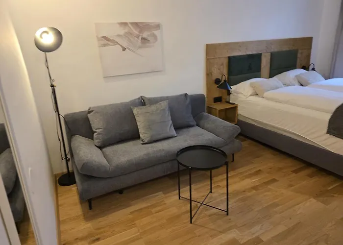 Modern 1br Near Wiener Stadthalle شقة