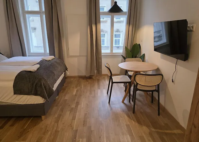 Modern 1br Near Wiener Stadthalle شقة *