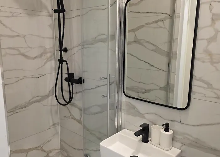 Modern 1br Near Wiener Stadthalle شقة فيينا